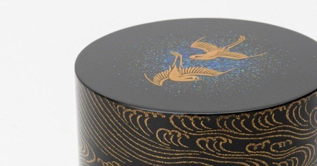 コラム】きれい寂びの漆器《不昧公好 菊棗》と、 華やかな漆器・松田権