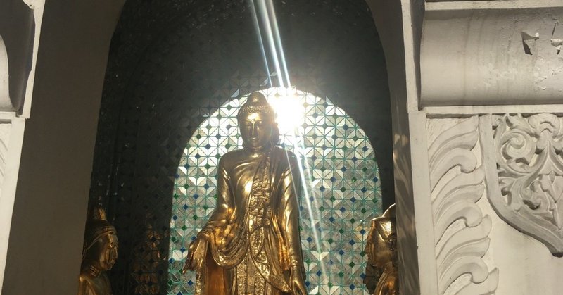 シュエダゴンパゴダの仏たち  ヤンゴン ミャンマー / Buddha's in Shwedagon Pagoda  Yangon Myanmar