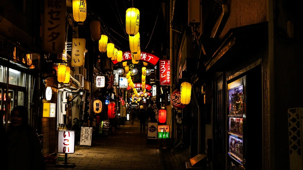 夜旅 旅先でみかけた繁華街 Bitter Note