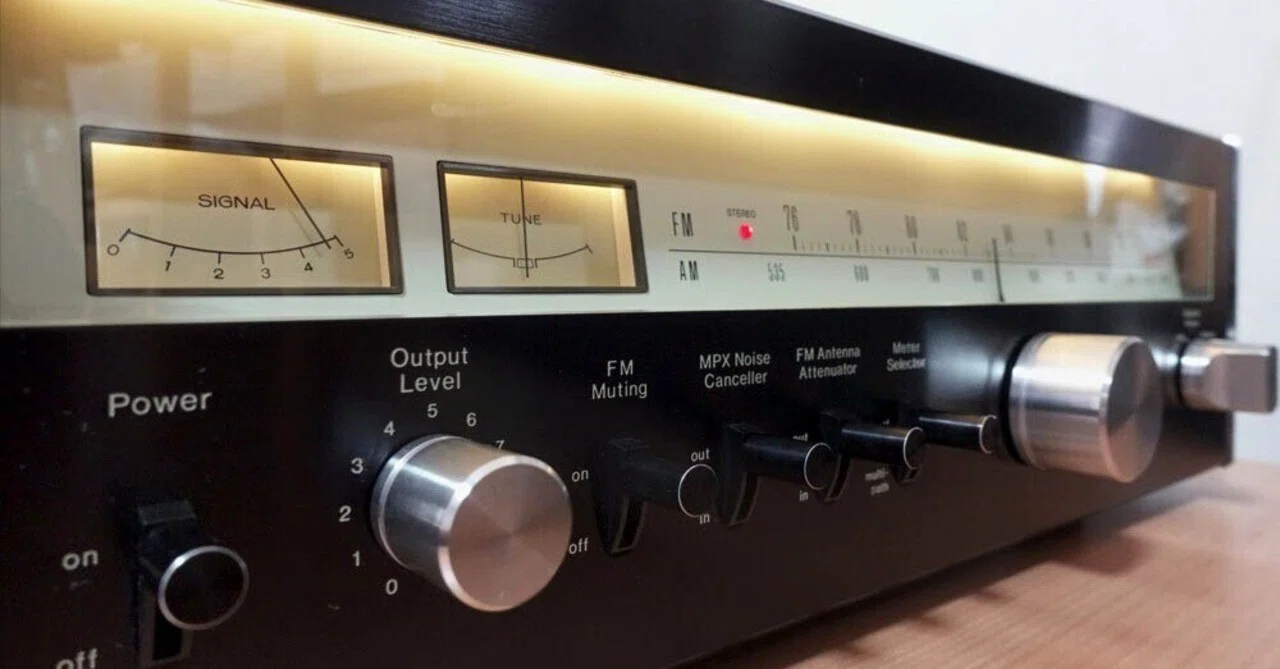 Inside Out: Sansui TU-7900 Tuner