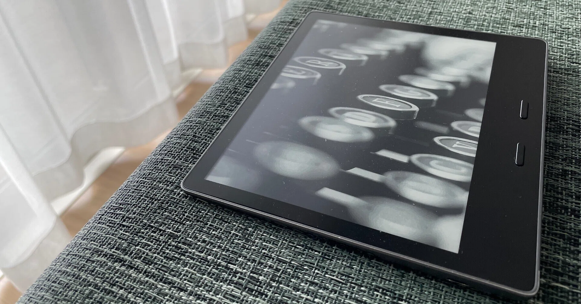 Kindle Oasis 9th (第9世代) Generation Wi-Fi com: 8GB、Wi-Fi 32GB
