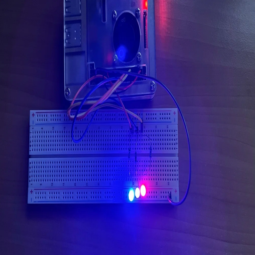 3色のLEDを使ってカラフルなLチカ｜タクト工房