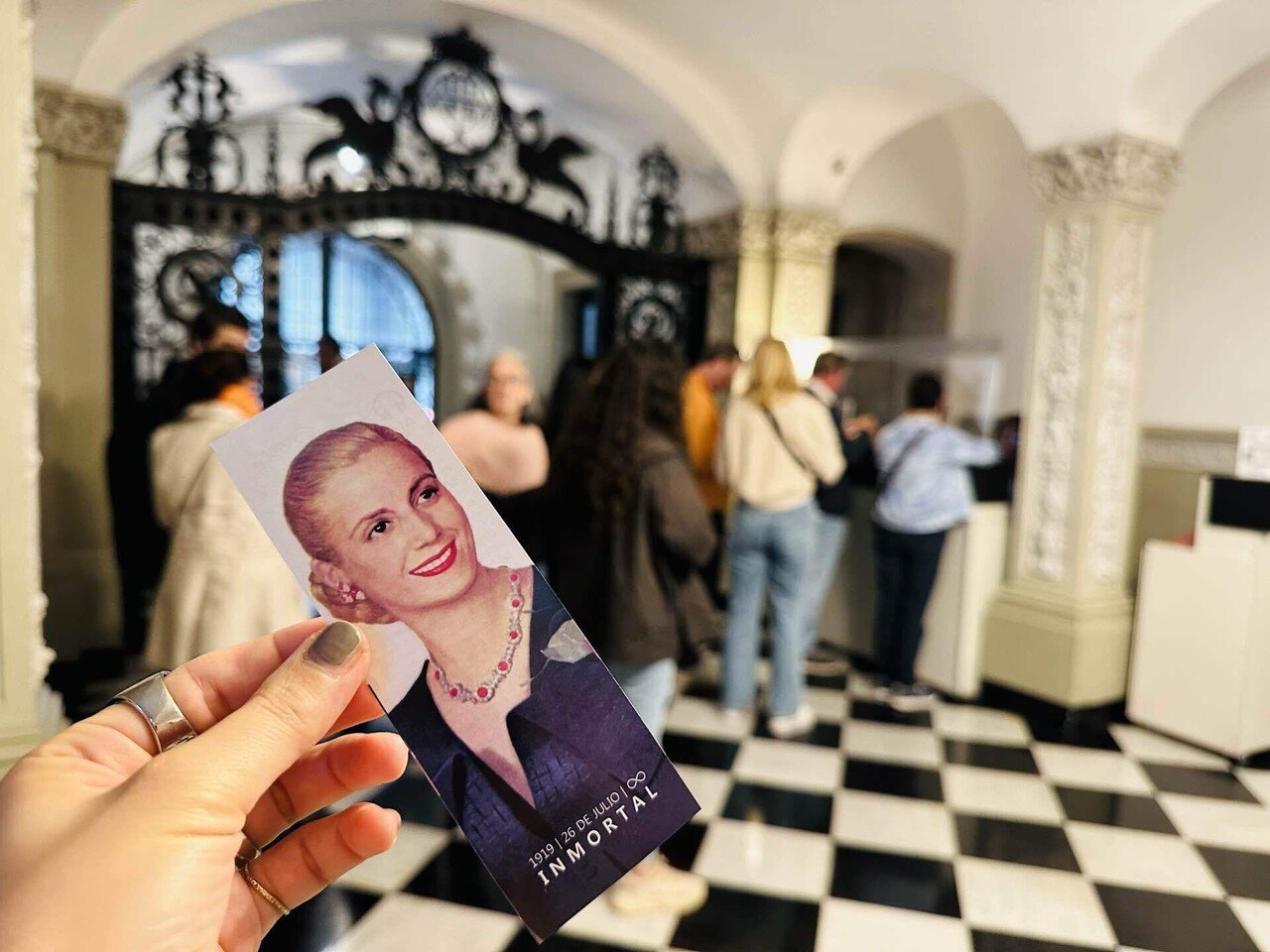 有名人気分？！エビータ博物館で出会った子どもたちとの想い出