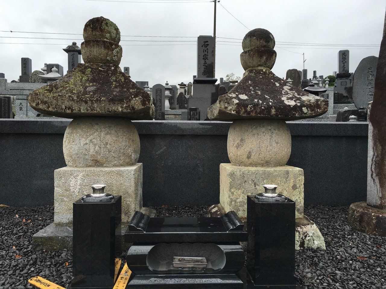 東北地方の石造物⑬：浄勝寺五輪塔（伝・佐藤継信・忠信の墓）｜綾