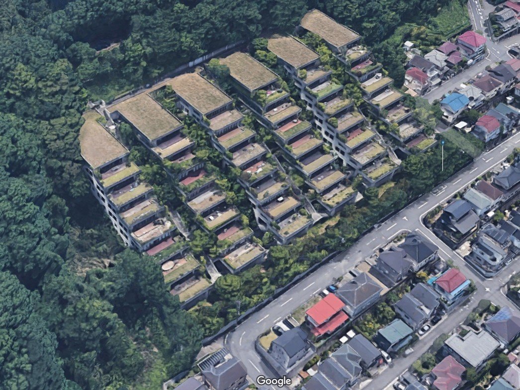 斜面の魔術師」建築家・井出共治が手掛けた斜面住宅の世界｜竹内