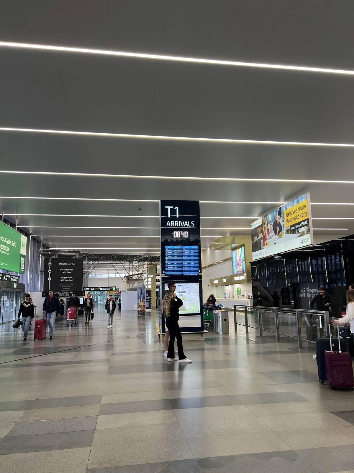 【🇨🇿チェコ・プラハの旅】プラハ国際空港と市内までの行き方・帰り方について｜chika｜旅のキロク