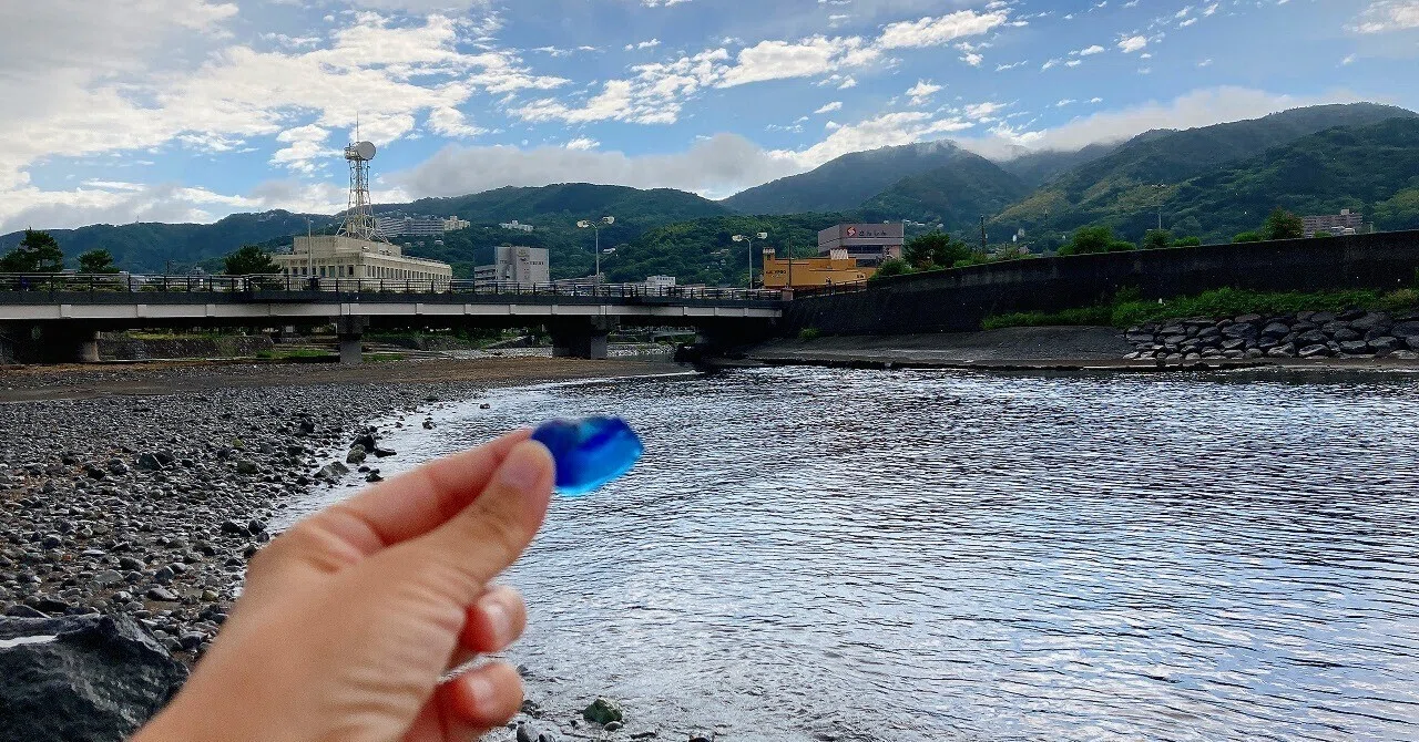 陶片とシーグラス三昧！伊東なぎさ公園の脇、伊東大川でリバー