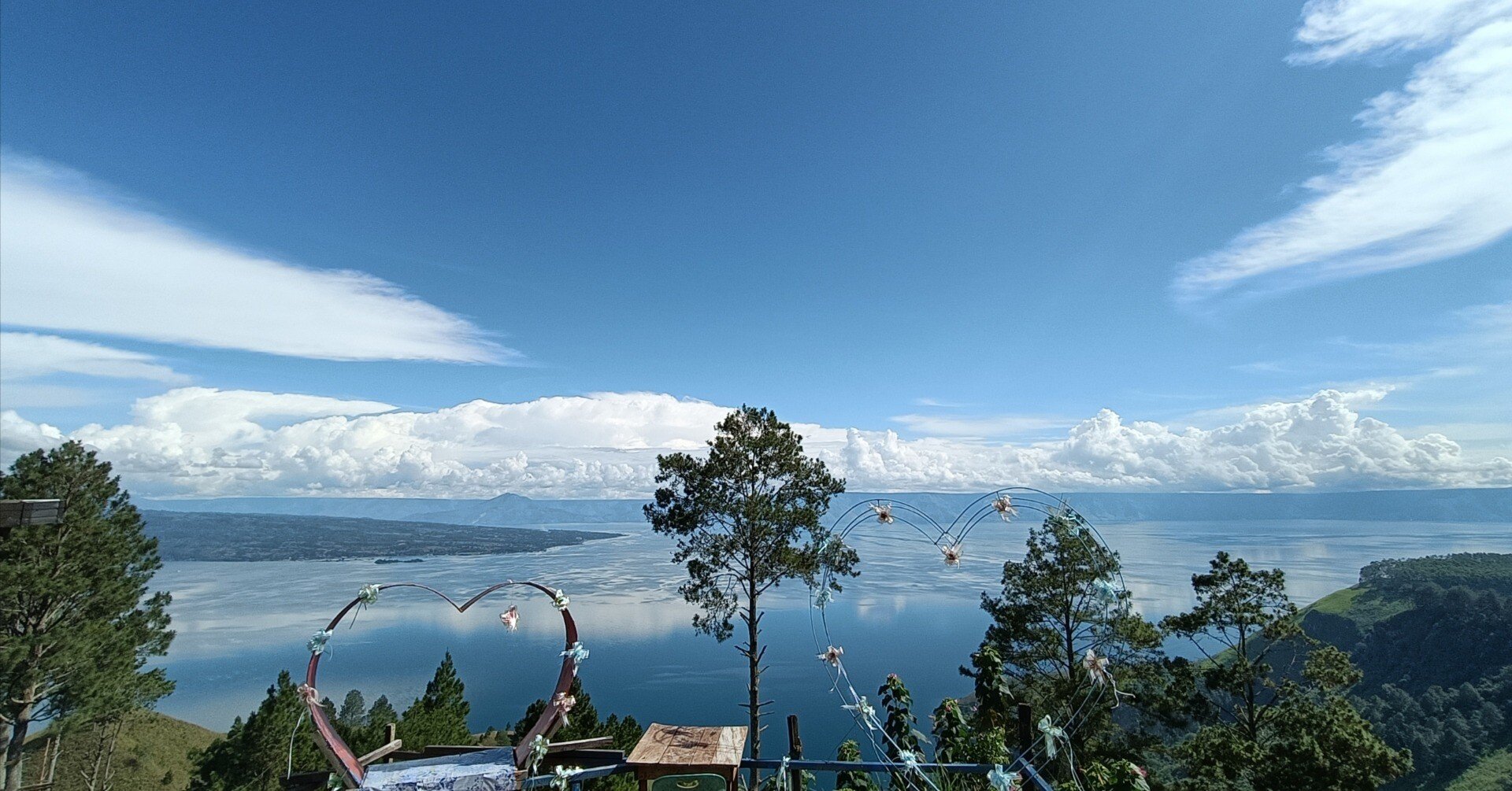 ERNEST　DEZENTJE（エルネスト　デゼンチェ）、トバ湖（スマトラ） ERNEST DEZENTJE（エルネスト デゼンチェ）、トバ湖（スマトラ