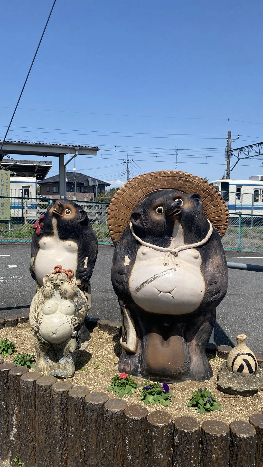沼のほとりで宴】シンフォニー・オブ・アート — イメージと素材の饗宴