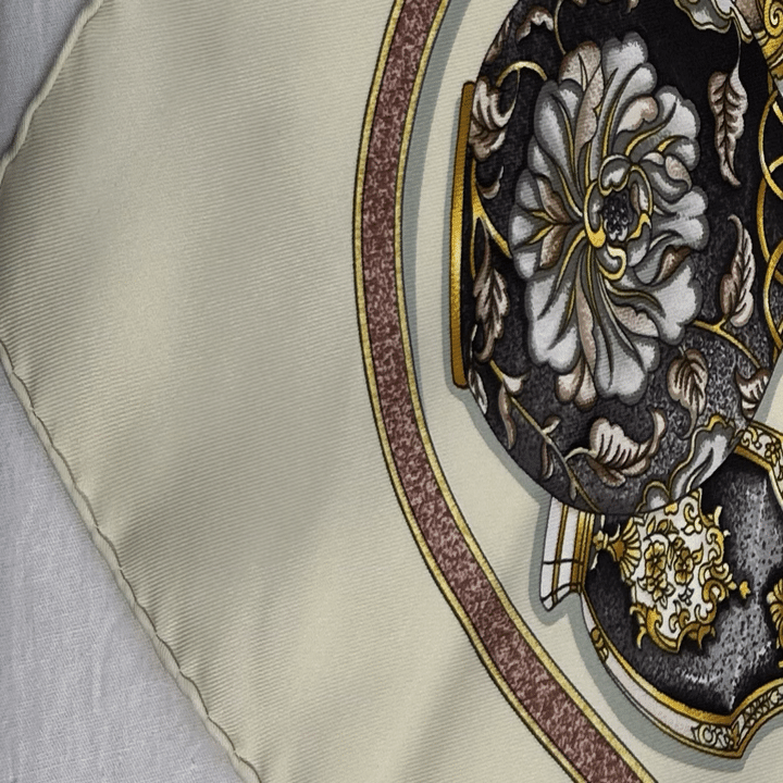 エルメスのスカーフ｜本物と偽物の見分け方｜DAY Entertainment