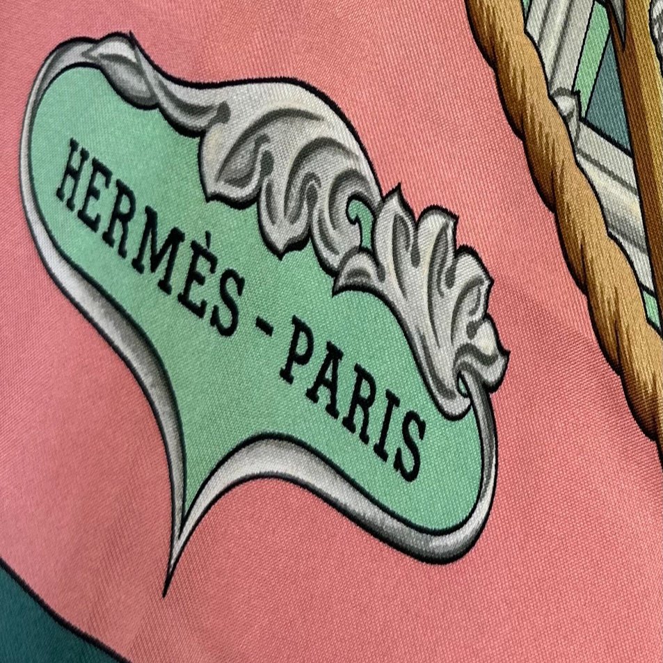 エルメスのスカーフ｜本物と偽物の見分け方｜DAY Entertainment