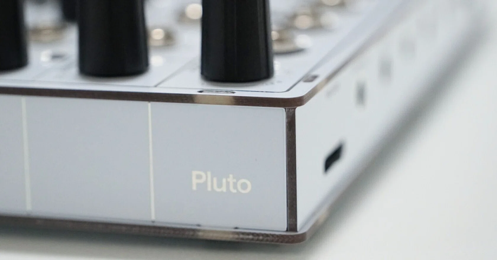 最終価格 Modern Sounds Pluto｜セミモジュラーシンセ Modern Sounds | Pluto | シンセサイザー シンセモジュール | Five G