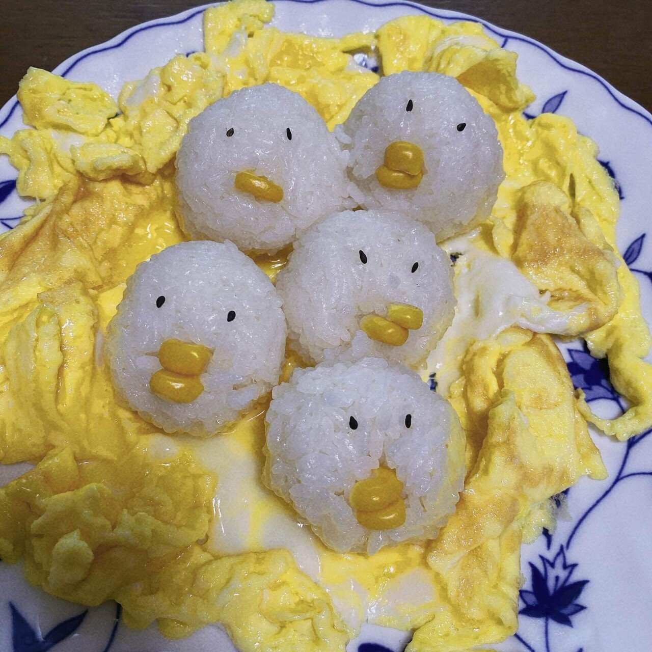 無慈悲オムライス〜生まれたてのひよこ〜｜はな