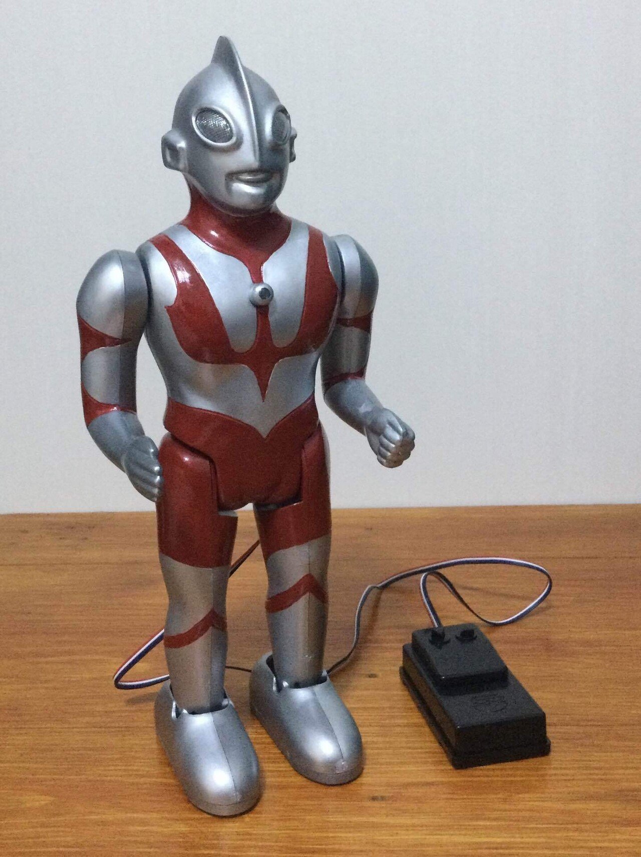 復刻版 電動走行ウルトラマン プラモデル|自由なダム・ガン 復刻版 電動走行ウルトラマン プラモデル|自由なダム・ガン