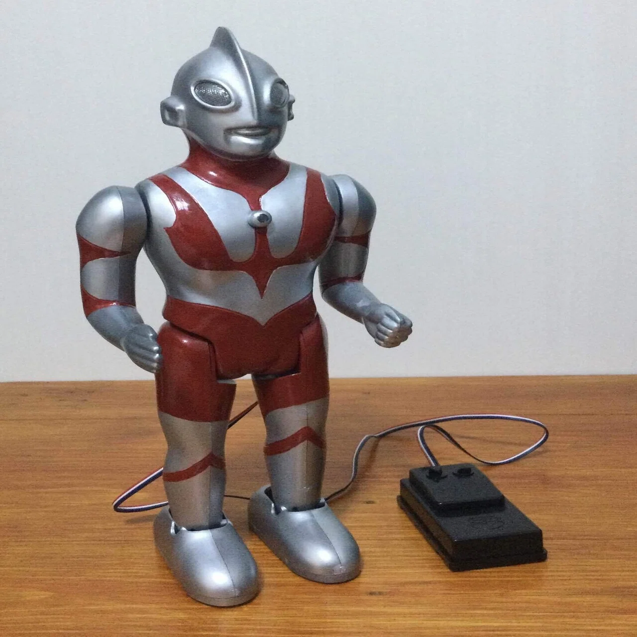 マルサン復刻版プラモデル ウルトラマン 電動歩行 ノスタルジック 