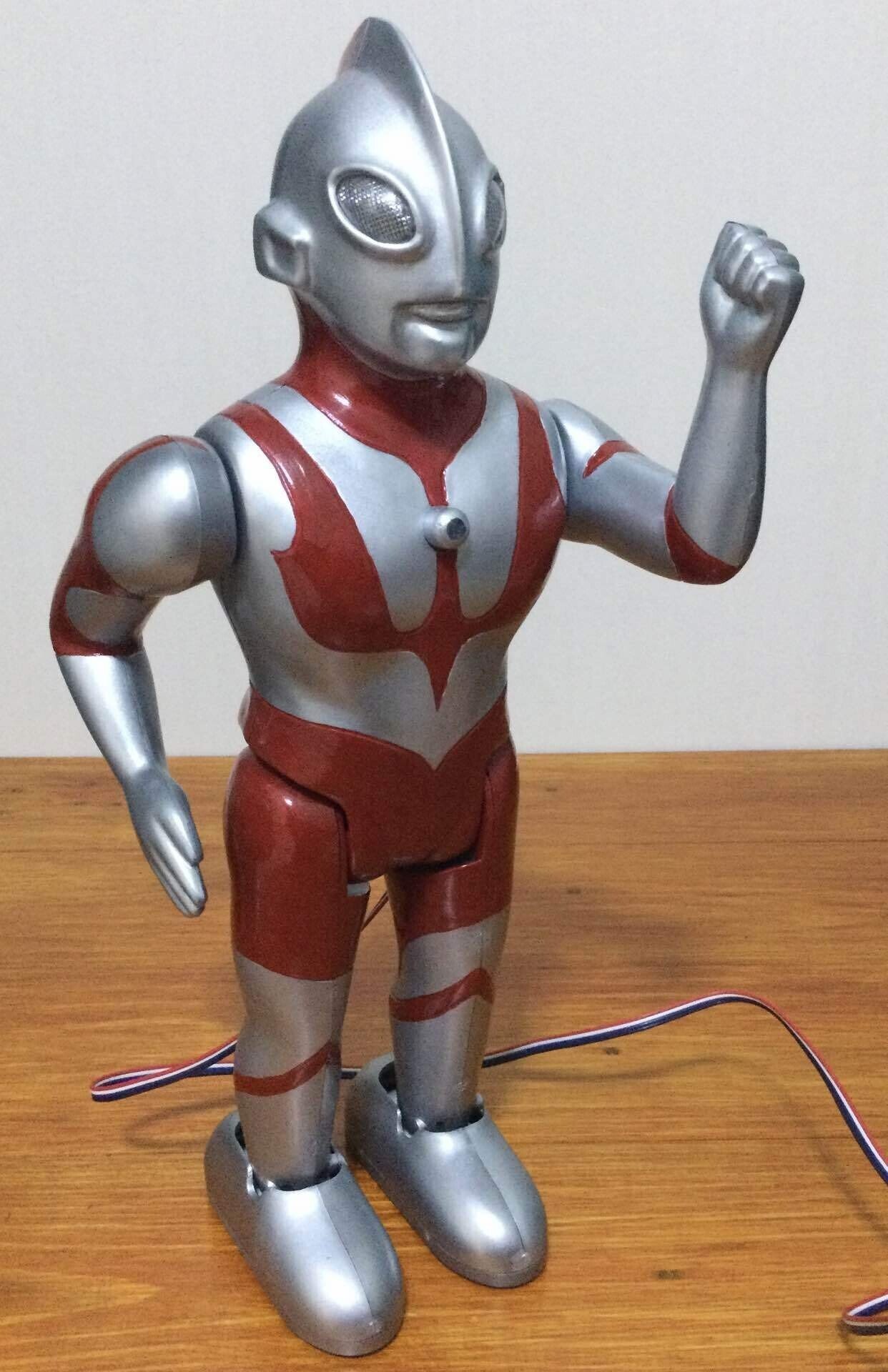 復刻版 電動走行ウルトラマン プラモデル｜自由なダム・ガン