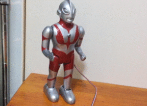 復刻版 電動走行ウルトラマン プラモデル｜自由なダム・ガン