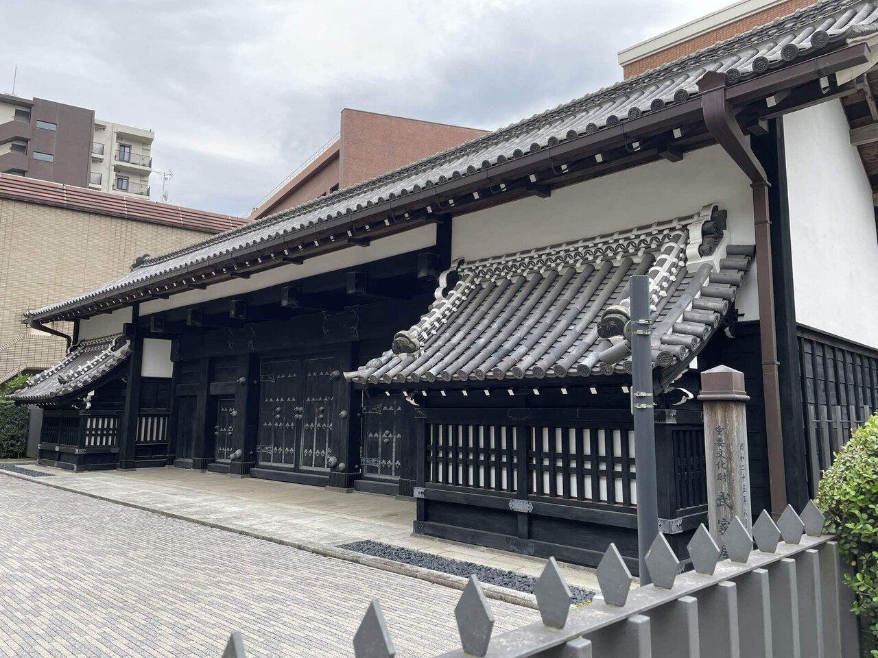 山脇学園の重要文化財・武家屋敷門｜門田和雄