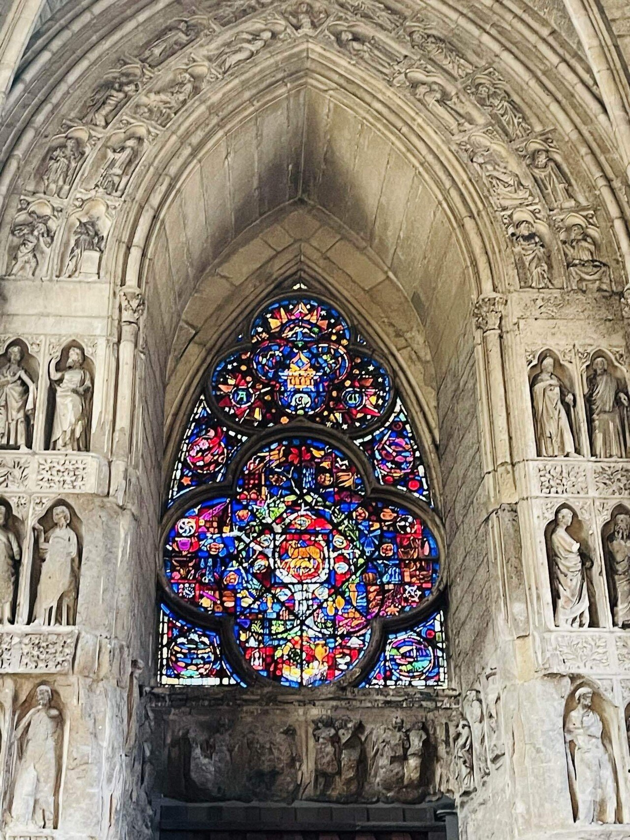 シャンパーニュ地方🇫🇷ランス/シャガールのステンドグラスの大聖堂