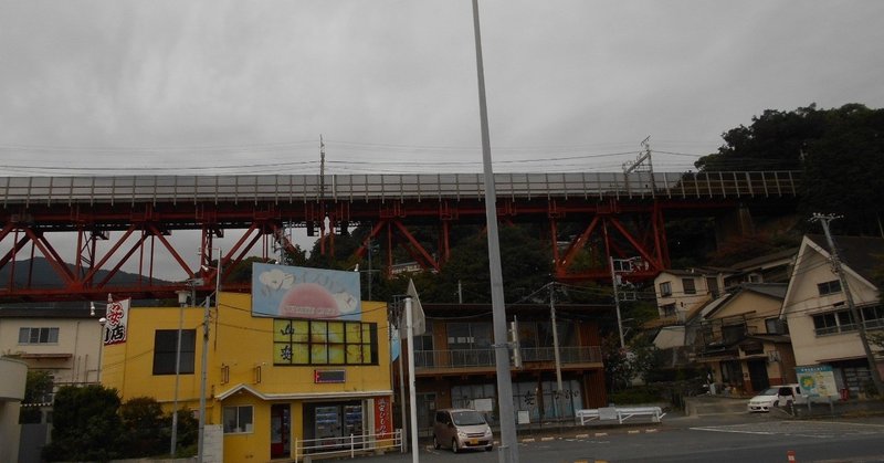 19 09 13 東海道本線 白糸川橋梁 が見える 国道１３５ の 真鶴パーキングエリア 小田原市根府川 Mitch Mitchel Note