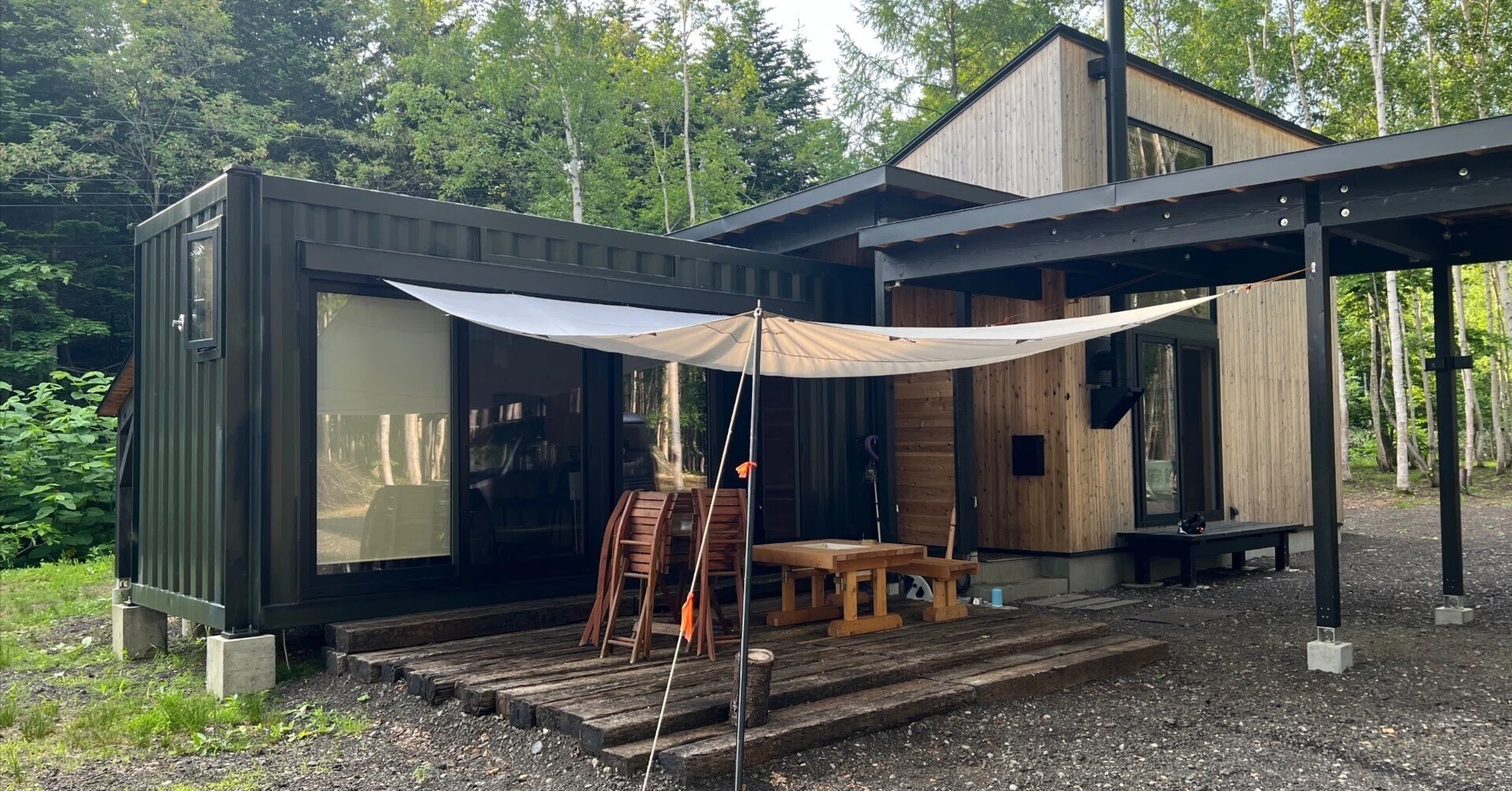ウッドデッキにキャノピーを設ける｜Au Grenier（オ・グルニエ）赤井川村