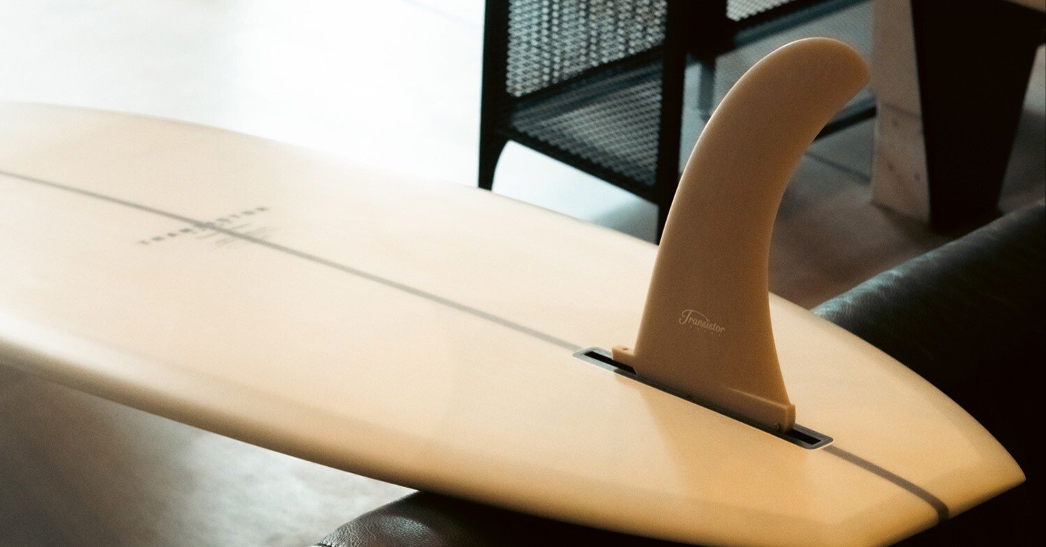 TRANSISTOR BRANDからカスタムされた人気モデルであるFEET WOODが2本