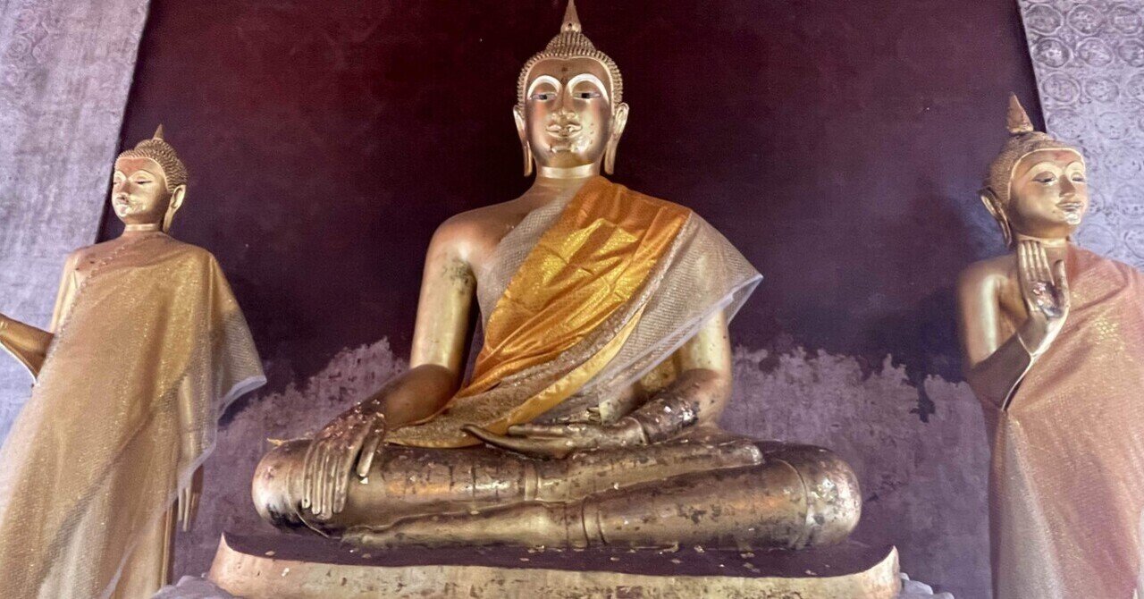 宇宙を覆う仏陀の徳古代鋳造仏陀コインカンラヤー寺院の