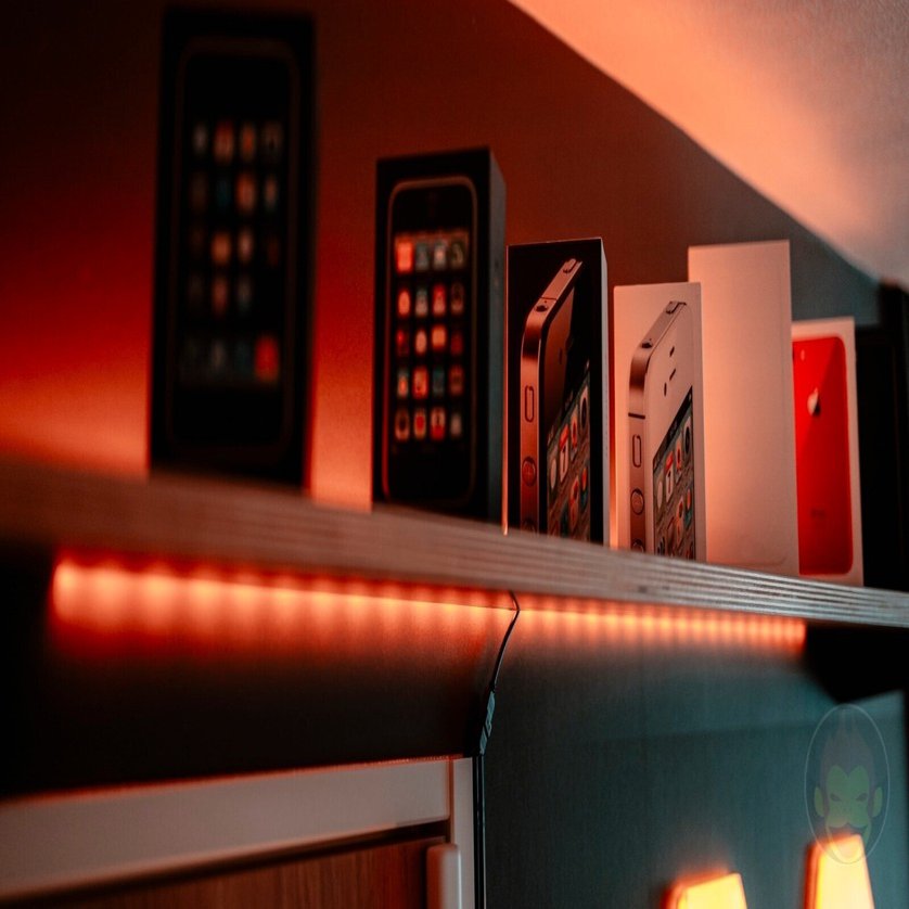 iPhoneの空箱、捨てる？飾っとこ？間接照明つけて飾るだけですごい良い