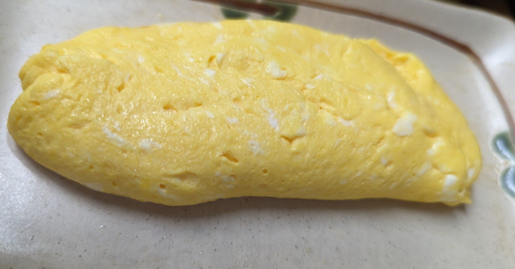 卵2個でオムレツを作る。｜厚園