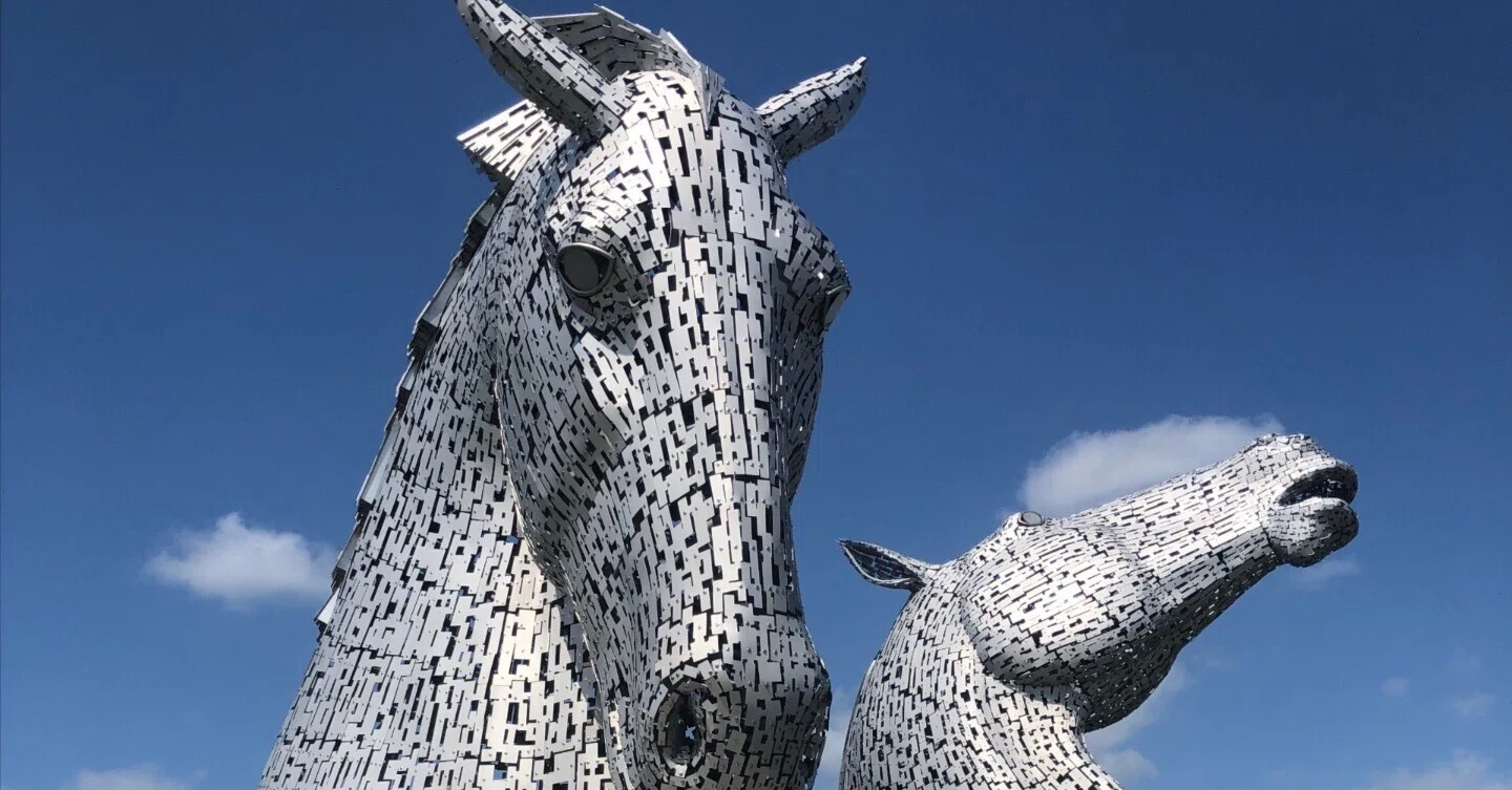 Kelpiesでデカイ馬、Edinburghは雨に降られてイマイチ ～ キャンパー
