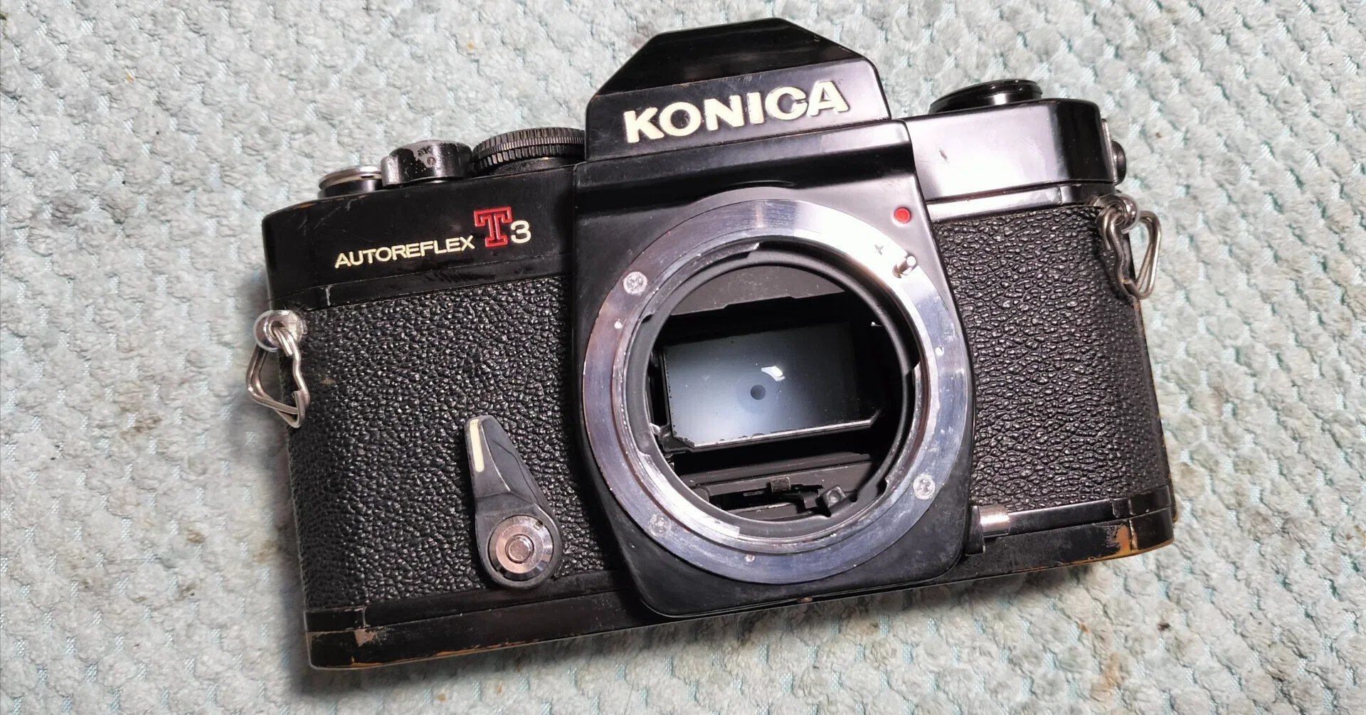KONICA AUTOREFLEX T3の分解|フィルムカメラ修理のアクアカメラ KONICA AUTOREFLEX T3の分解|フィルムカメラ修理のアクアカメラ