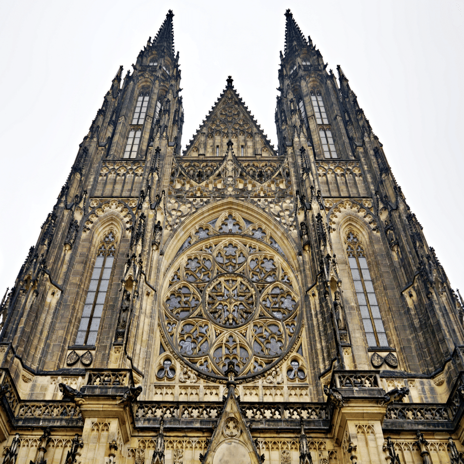 プラハ観光最大の目玉 プラハ城・聖ヴィート大聖堂 【チェコ】｜まっち