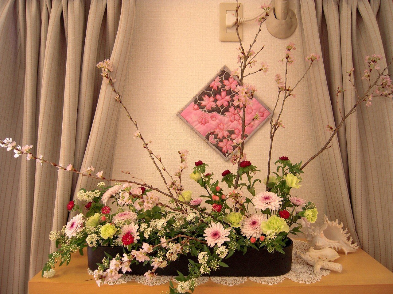先日のフラワーアレンジメント教室で作ったアレンジ 桜 コデマリの枝とスプレー菊 スプレーカーネーションなどを使って 自由にアレンジする課題でした 桜の枝で広がりを コデマリでせせらぎのような流れを作るイ Junko Kohno もくせい舎 Note 先日のフラワーアレンジメント教室で作ったアレンジ 桜 コデマリの枝とスプレー菊 スプレーカーネーションなどを使って 自由にアレンジする課題でした 桜の枝で広がりを コデマリでせせらぎのような流れを作るイ Junko Kohno もくせい舎 Note