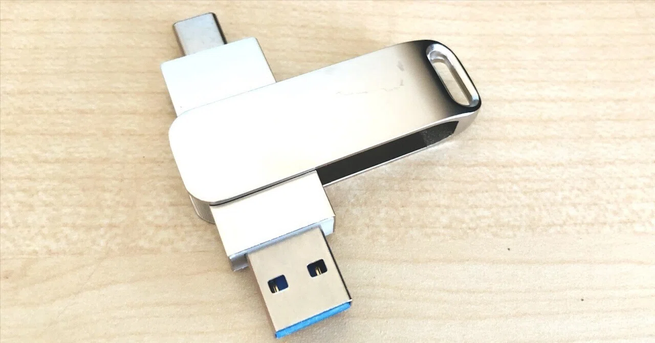 アンフェアUSBメモリー 2.0 4GB (レア物です。) 優しかっ
