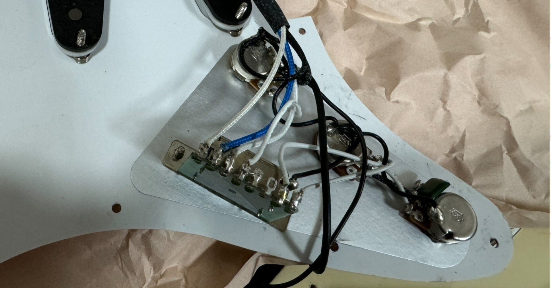 ストラトのトーンが効かない？→ポットの故障でした｜紫檀弦之助