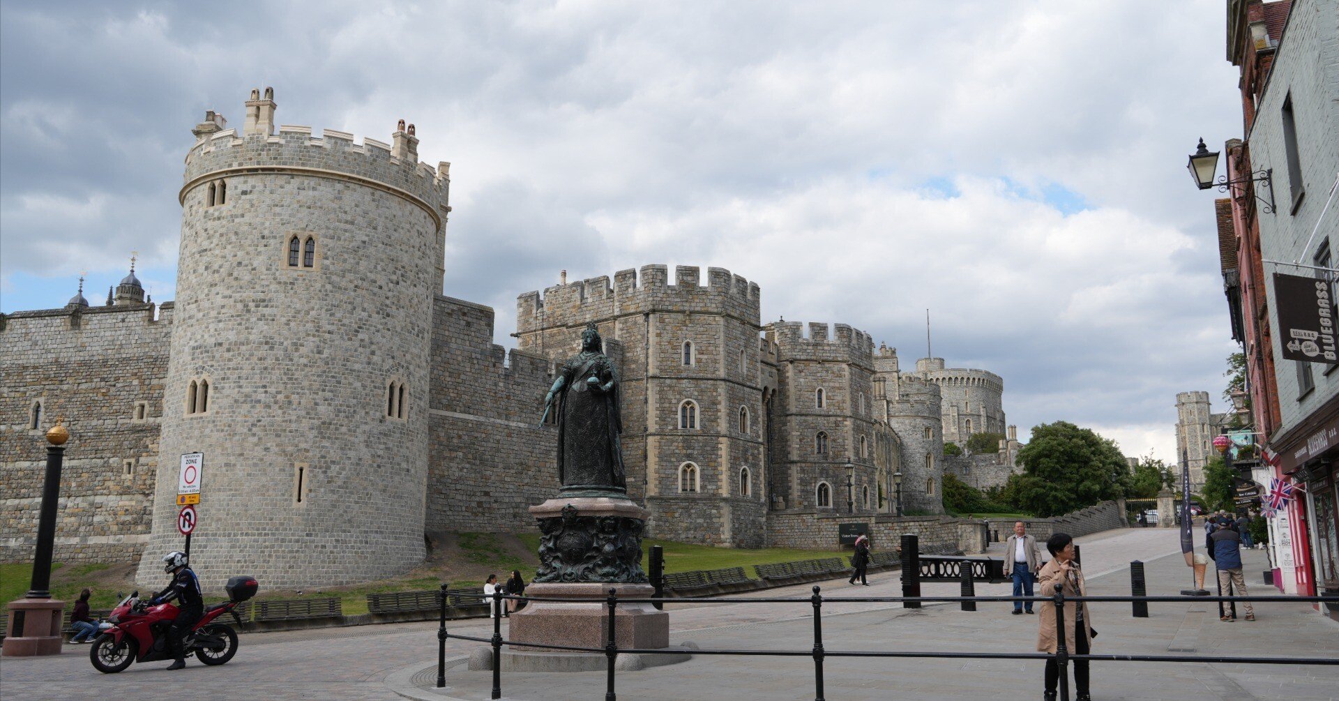 イギリス】 義家族ロンドン観光 - ストーンヘンジとウィンザー散策