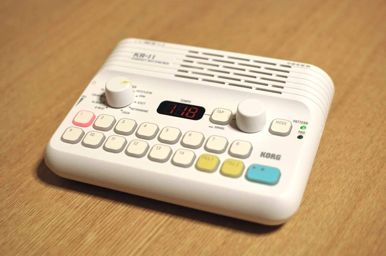 小さくてパワフル】 KORG (コルグ) KR-11 コンパクトリズムボックス