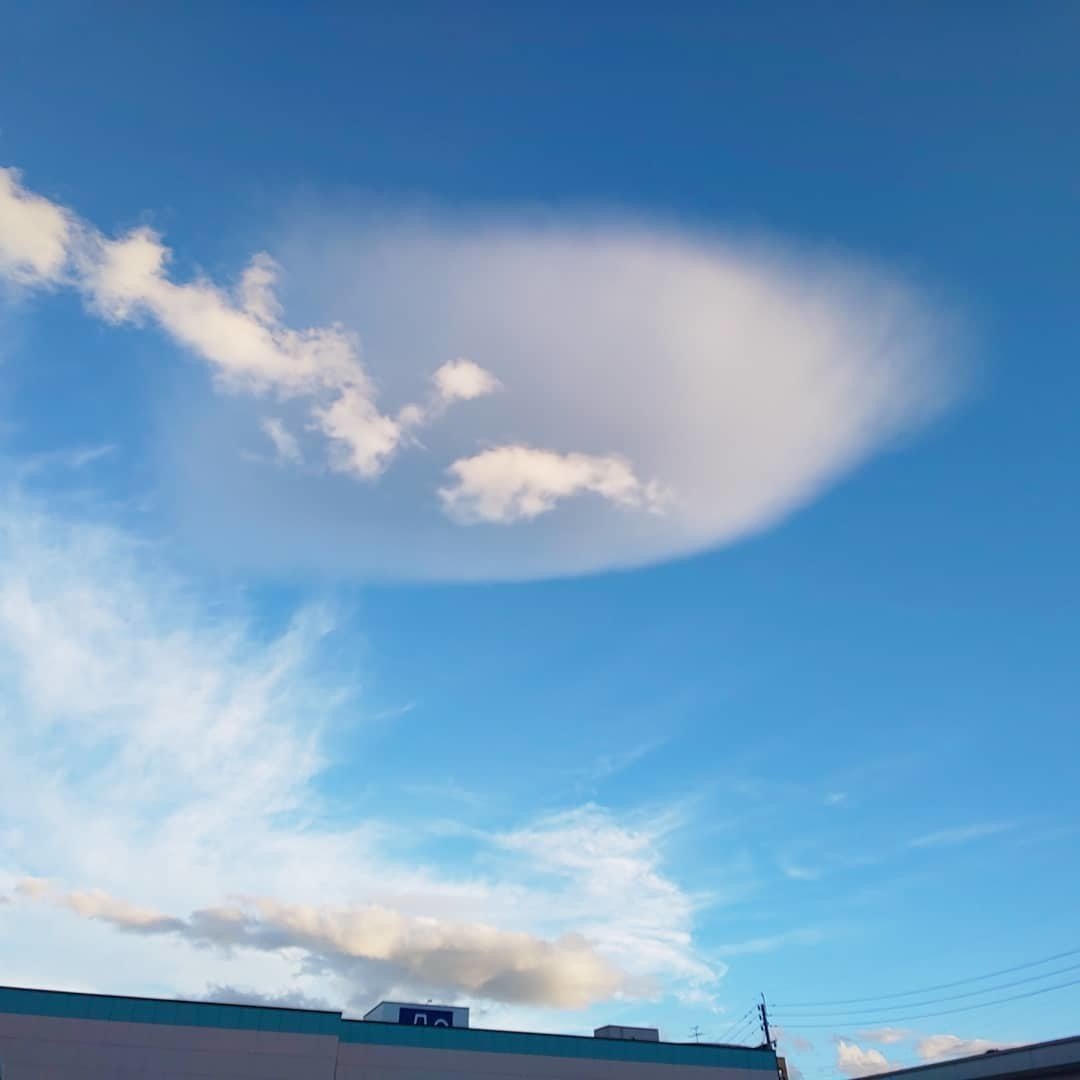 台風の後の空 Emiko Note