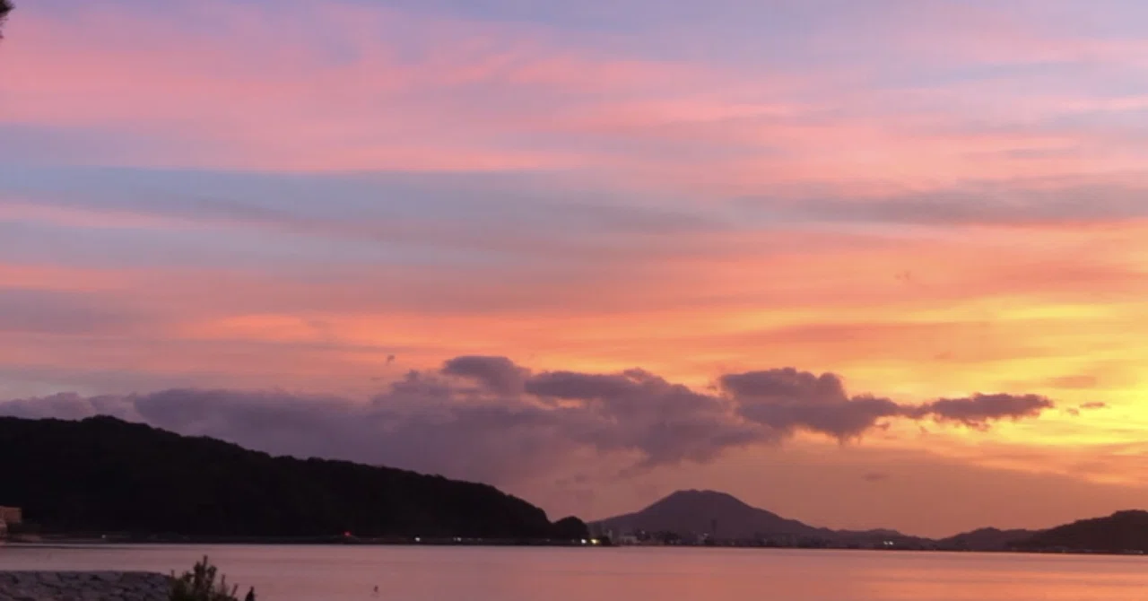 移りゆく夕空の彩|むらさき