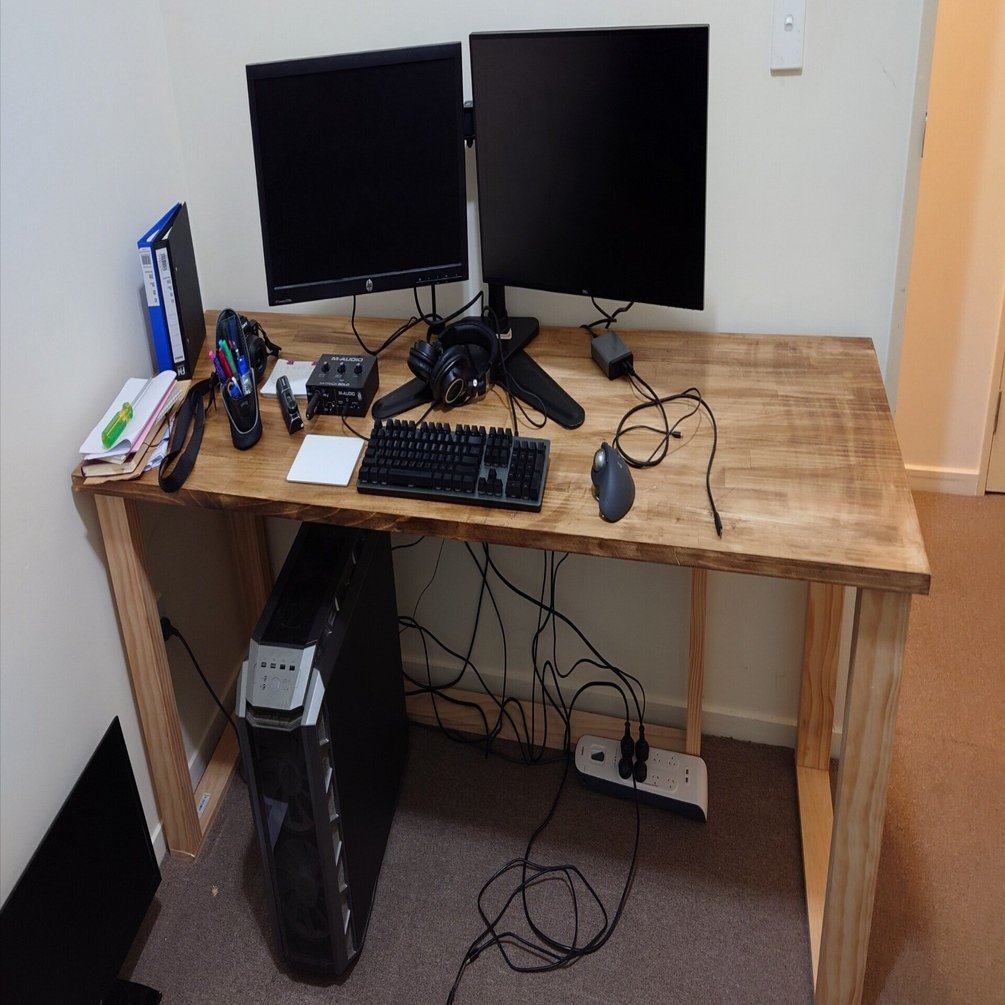 やばいくらいに物価高なNZで予算$300以内でPCデスクをDIYした｜tonoccho