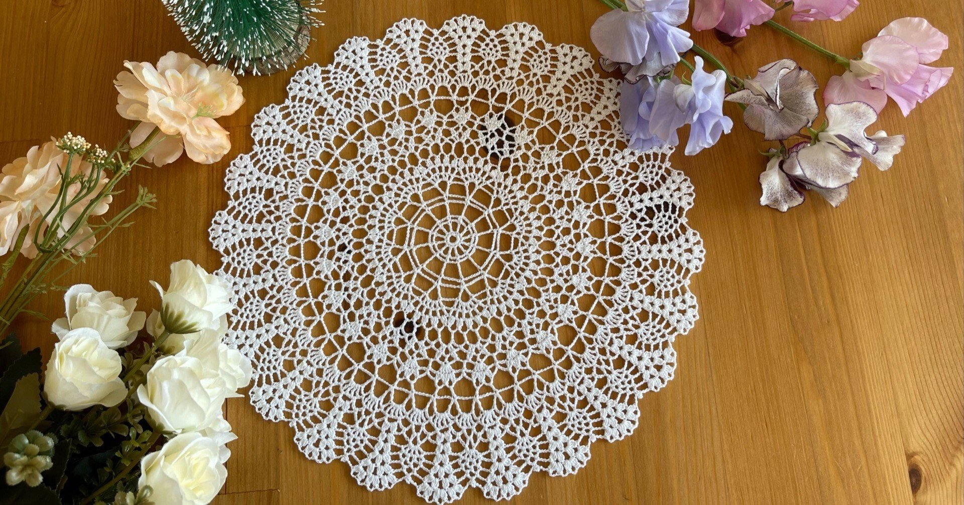 アンティーク キャリックマクロスレース 花と蓮 百合紋アップリケ 籠編みドイリー アンティーク キャリックマクロスレース 花と蓮 百合紋アップリケ 籠