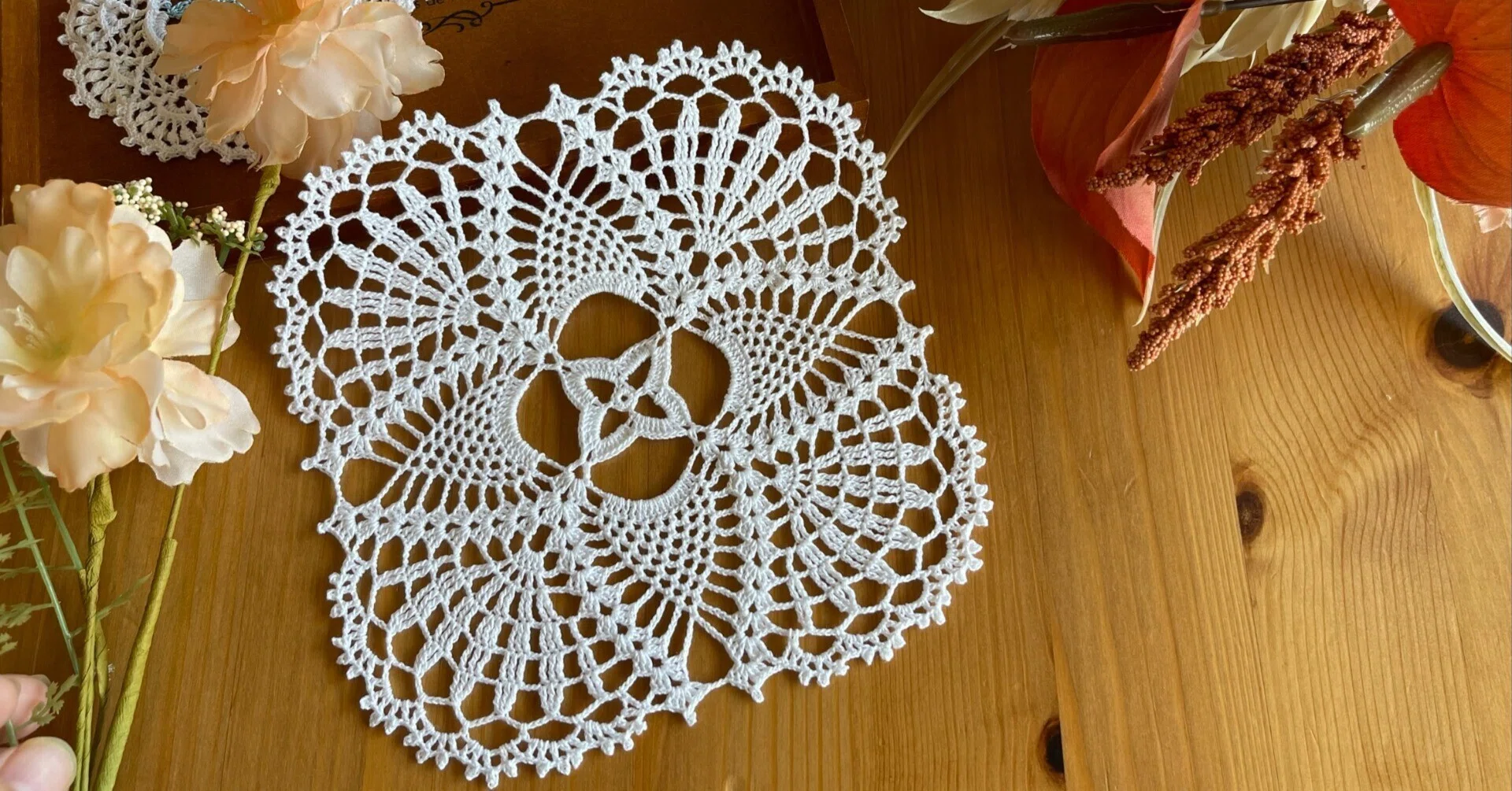 Pineapple Stitch Square Doily [Pattern]｜Rieko / Riekoのレース編み