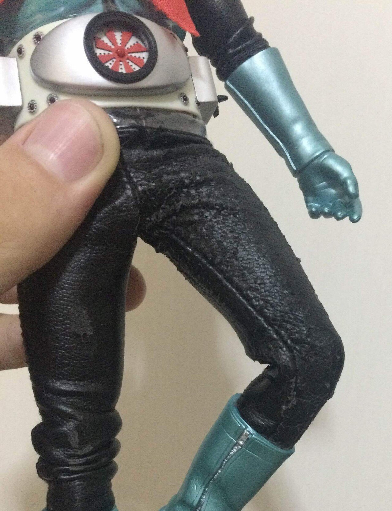 RAH220DX 仮面ライダー旧1号の修復｜自由なダム・ガン