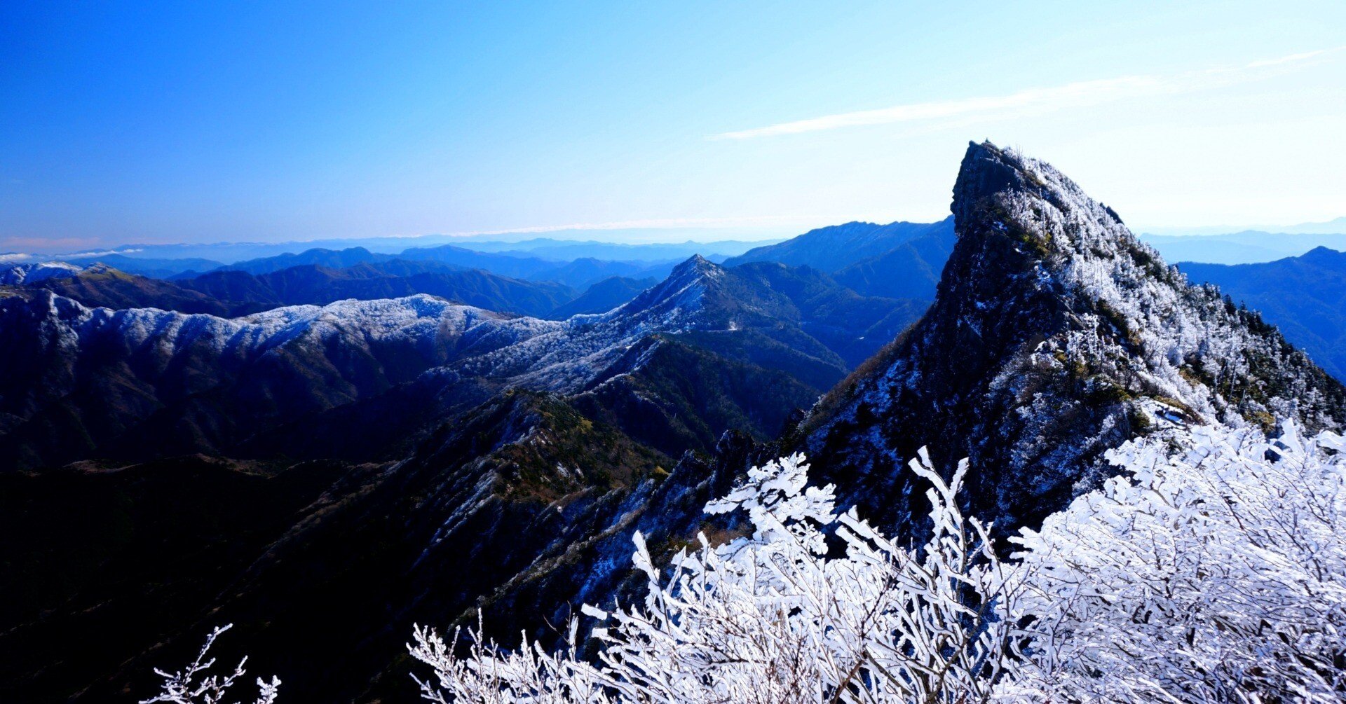 0067 西日本最高峰の霊峰、自然豊かで素晴らしい眺め「石鎚山」（愛媛