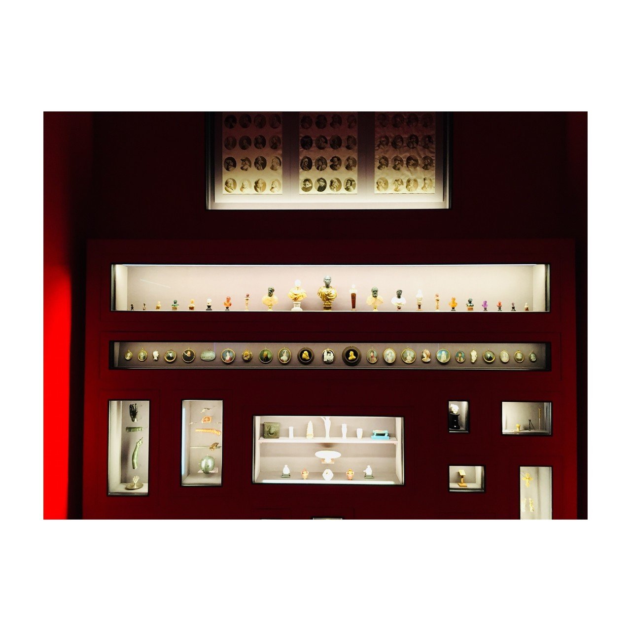 後編》プラダ財団美術館特別展、ウェス・アンダーソンの世界観あふれる