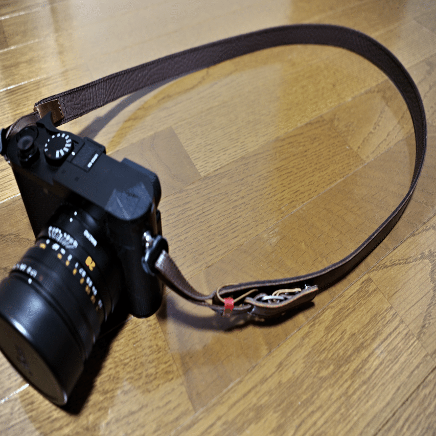 LEICAQ3に付けるストラップが届いた。｜りょい