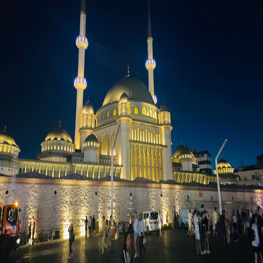 トルコ・イスタンブール首都移転の歴史的背景とは？タクシム広場から