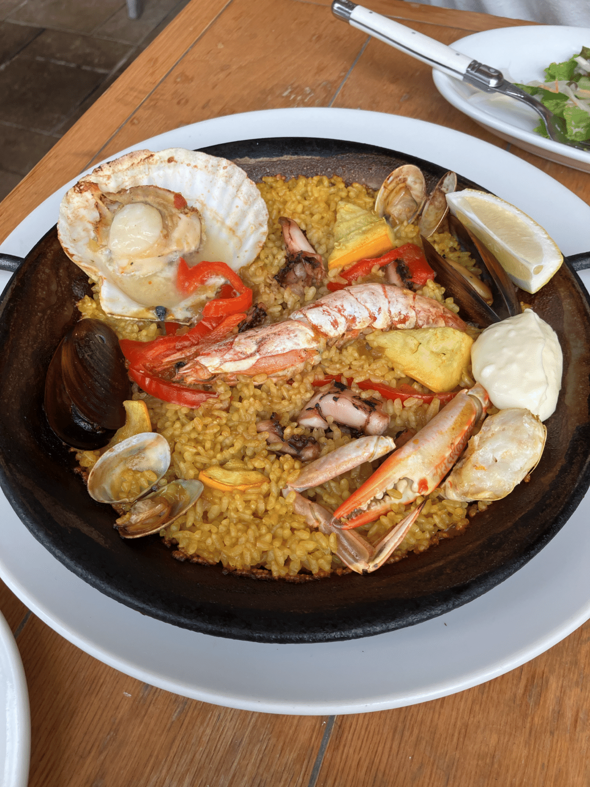 極上のパエリアとタパスに大満足！ランチタイムの贅沢なひととき