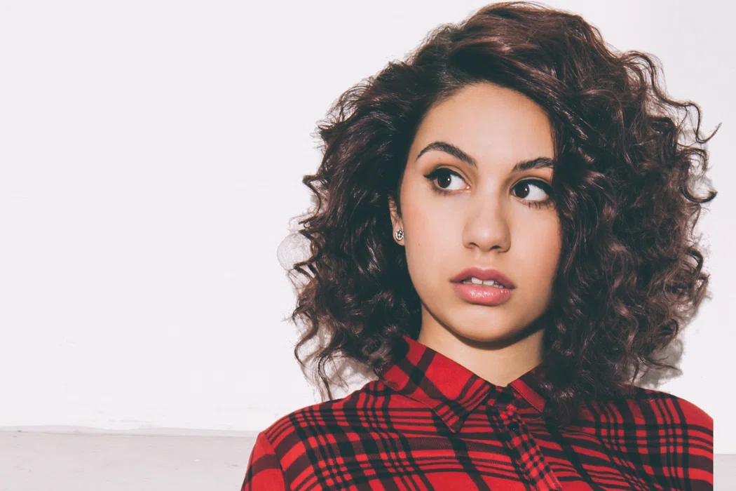 7月11日はアレッシア・カーラの誕生日。 Alessia Cara / Sc…｜マサ