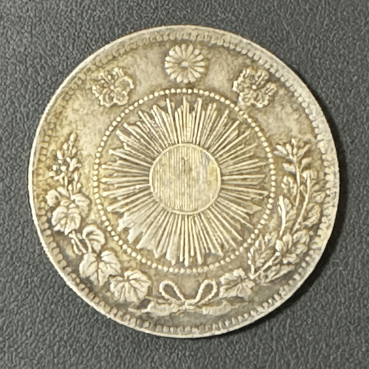 歴史の中の美術品：近世日本の銀貨に龍が舞っていた｜雲